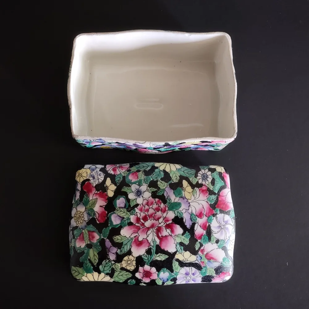 ‼️SOLD‼️ Handpainted 'Thousand flowers' Chinese Porcelain Ceramic Trinket Box - Picture 10 of 11